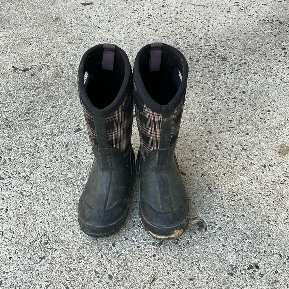Boys Bogs rain boots size 12